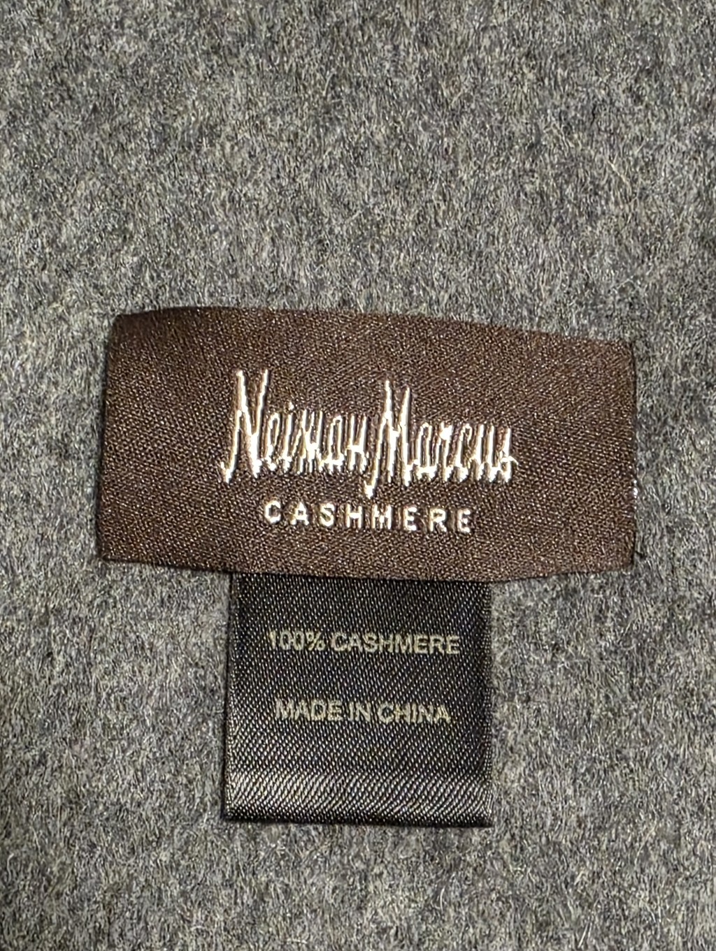 Neiman Marcus 100% Cashmere Tassled Scarf Gray Classic Quiet Luxury Os Euc — image 2 of 4